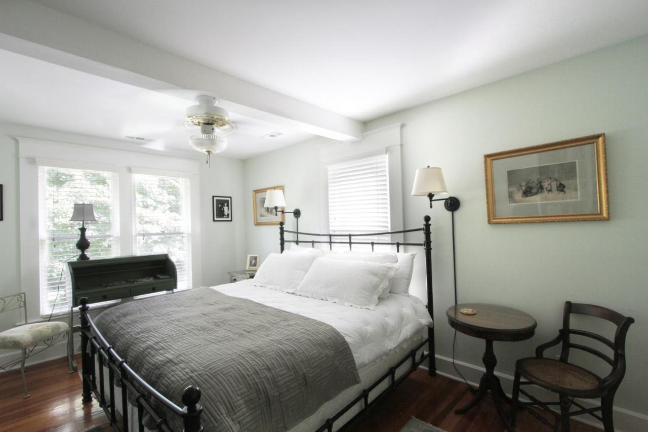 Dickson Street Bed & Breakfast เฟย์เอตต์วิลล์ ภายนอก รูปภาพ