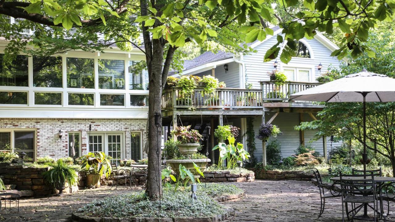 Dickson Street Bed & Breakfast เฟย์เอตต์วิลล์ ภายนอก รูปภาพ