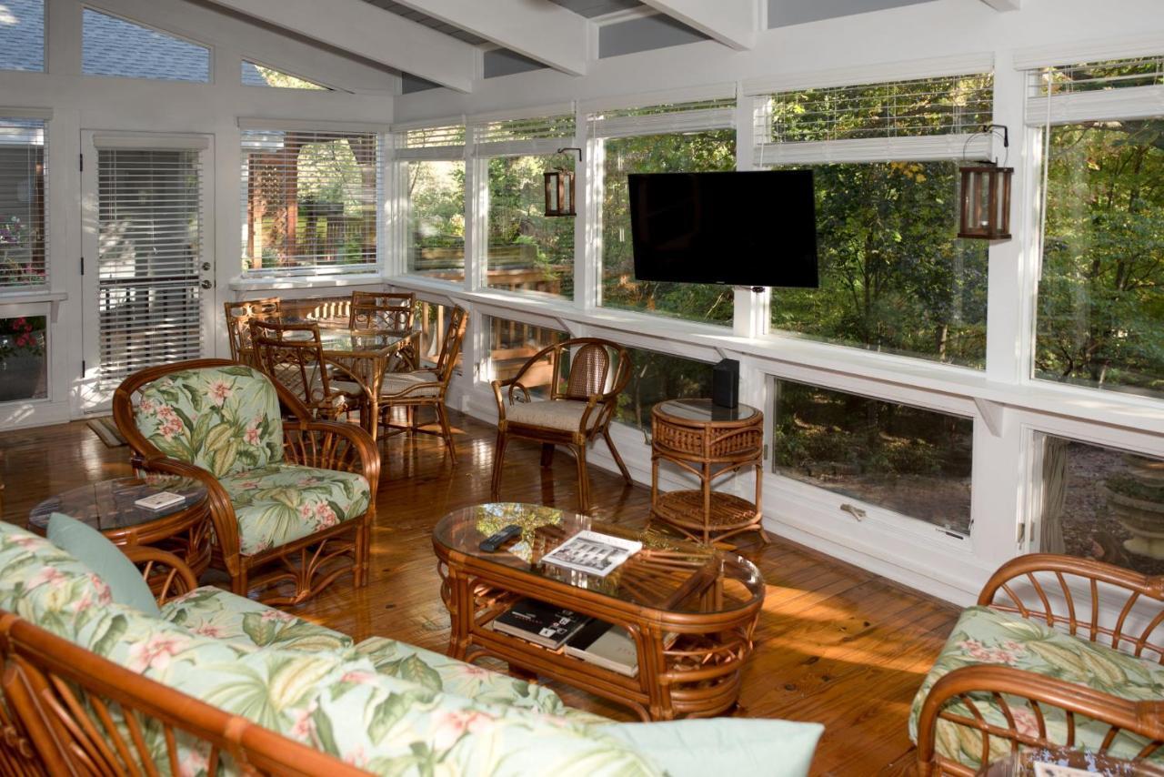 Dickson Street Bed & Breakfast เฟย์เอตต์วิลล์ ภายนอก รูปภาพ