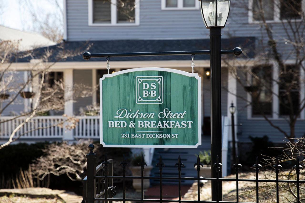 Dickson Street Bed & Breakfast เฟย์เอตต์วิลล์ ภายนอก รูปภาพ