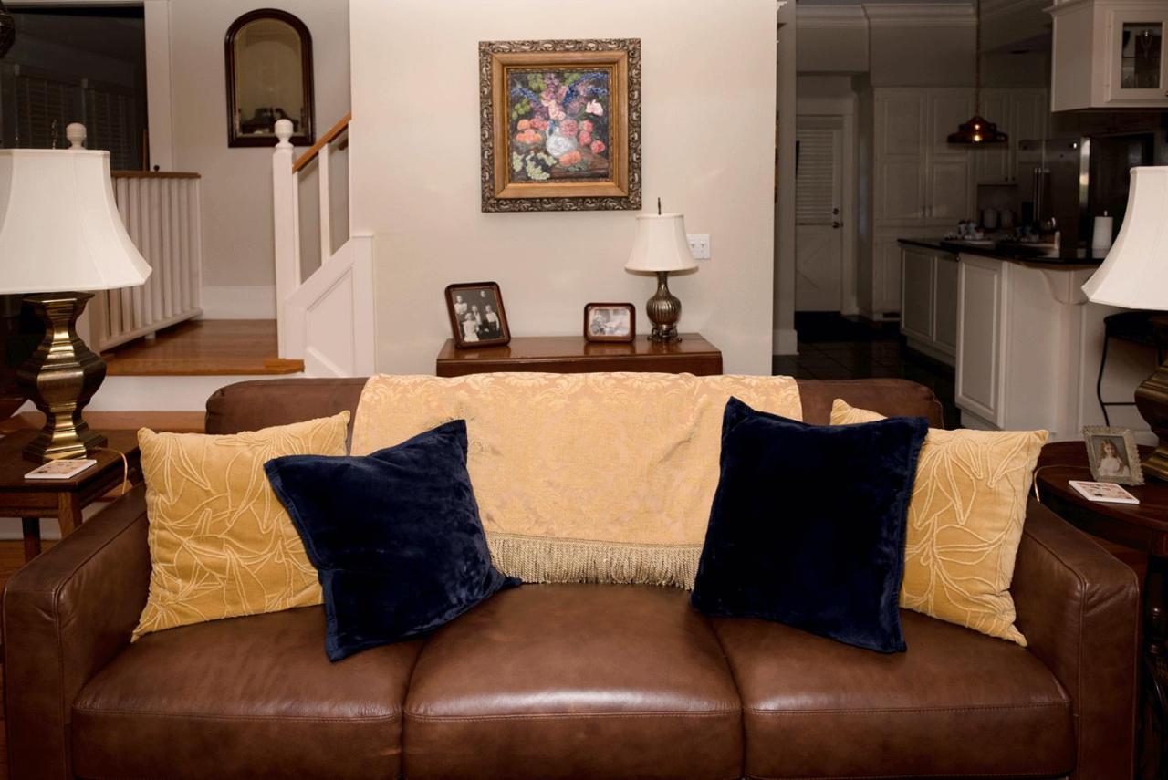 Dickson Street Bed & Breakfast เฟย์เอตต์วิลล์ ภายนอก รูปภาพ