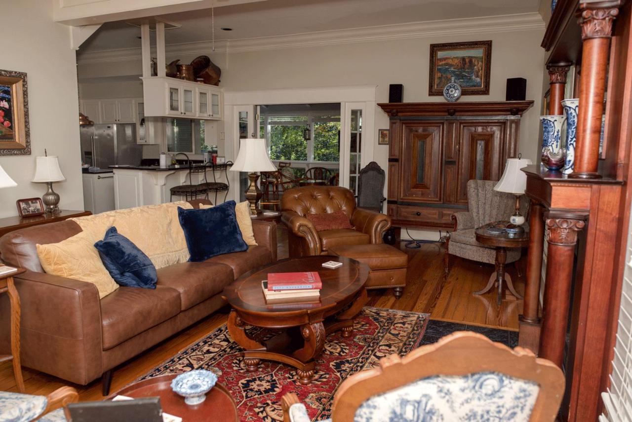 Dickson Street Bed & Breakfast เฟย์เอตต์วิลล์ ภายนอก รูปภาพ